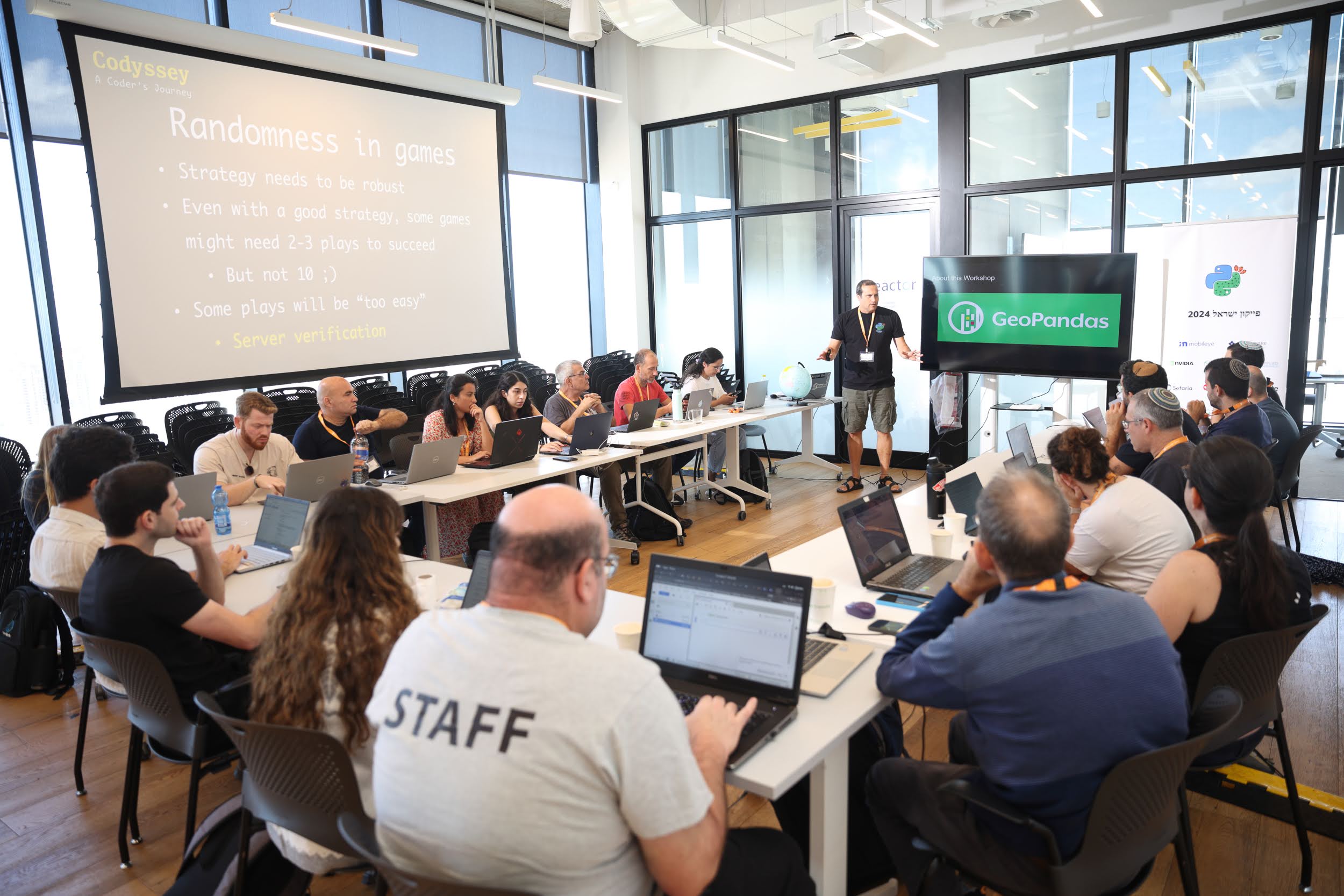 מרצה ותלמידים בסדנה מתוך סדנאות 2024